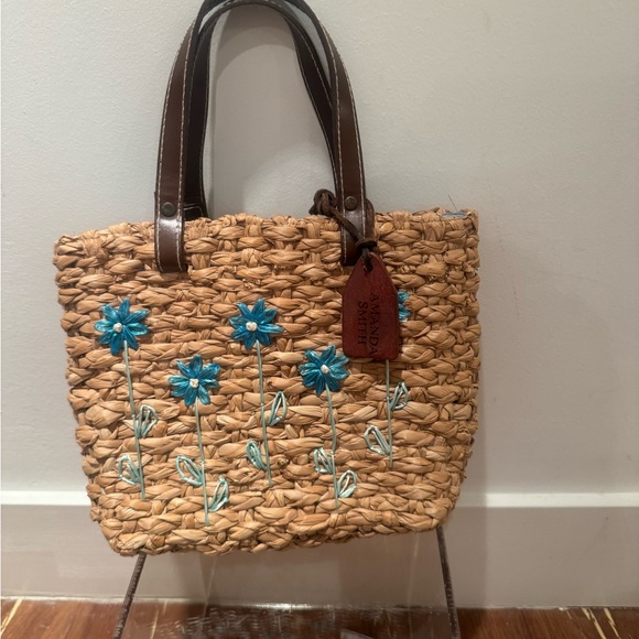 VINTAGE Amanda Smith Woven Straw Tote with Teal Floral Embroidery. 
Great shape! - Picture 2 of 10